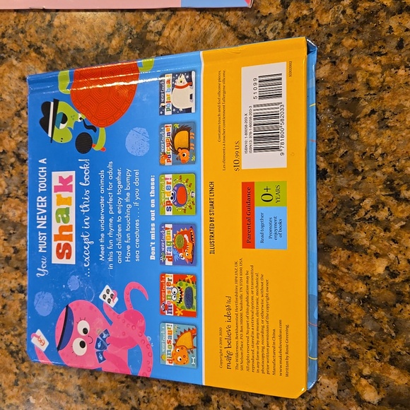 Bundle of Shark books - 2 books - Picture 3 of 3